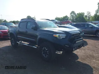 2017 Toyota Tacoma SR5 z VIN 3TMCZ5ANXHM099610, wystawiony jako IAAI lot #42441050 z przebiegiem 85 046 mil mil oraz . Historia ofert i sprzedaży dostępna na DreamBid. Obrazek 1.