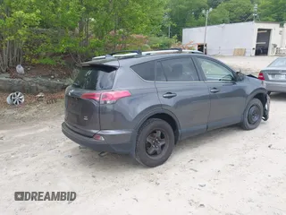 2018 Toyota RAV4 LE z VIN JTMBFREV9JJ742196, wystawiony jako IAAI lot #42242296 z przebiegiem 97 479 mil mil oraz . Historia ofert i sprzedaży dostępna na DreamBid. Obrazek 4.