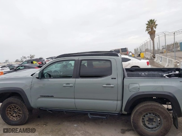 2022 Toyota Tacoma 4WD SR with VIN 3TMCZ5AN7NM478494, listed as a IAAI auction lot 41731432 with 111,890 mi miles. Bid and sale history available at carsss.com. Image 14.