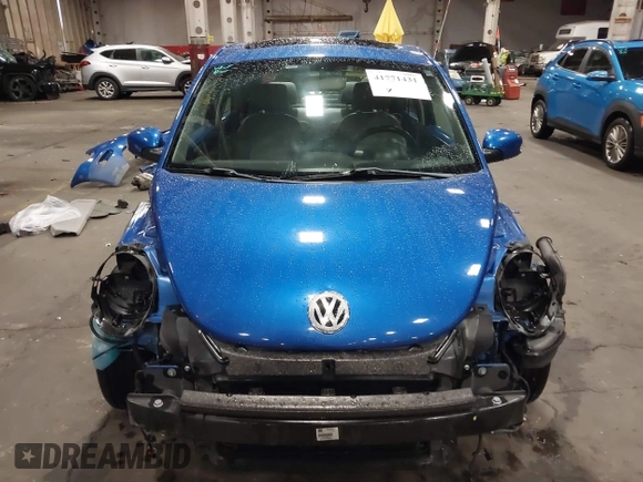 2004 Volkswagen New Beetle Coupe GLS with VIN 3VWCK31C14M421761, listed as a IAAI auction lot 41771431 with 76,184 mi miles. Bid and sale history available at carsss.com. Image 13.