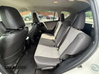 2005 Toyota Camry LE z VIN 4T1BE30K85U013233, wystawiony jako Copart lot #60278275 z przebiegiem 155 037 mil mil oraz Czysty tytuł • Clean title. Historia ofert i sprzedaży dostępna na DreamBid. Obrazek 6.
