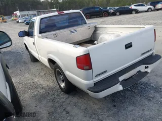 2000 Chevrolet S-10 LS with VIN 1GCCS1459YK284084, listed as a IAAI auction lot 41264083 with 218,911 mi miles. Bid and sale history available at carsss.com. Image 3.