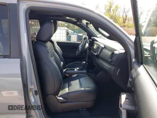 2018 Toyota Tacoma SR with VIN 3TMCZ5AN6JM170128, listed as a IAAI auction lot 42038979 with 59,497 mi miles. Bid and sale history available at carsss.com. Image 5.