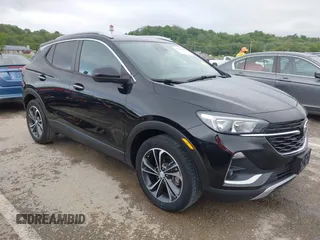 2020 Buick Encore GX Select z VIN KL4MMDSL6LB099527, wystawiony jako IAAI lot #42154050 z przebiegiem 52 622 mil mil oraz . Historia ofert i sprzedaży dostępna na DreamBid. Obrazek 1.