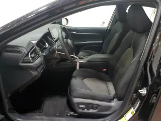 2024 Toyota Camry LE z VIN 4T1C11AK7RU221810, wystawiony jako Copart lot #57886175 z przebiegiem 31 492 mil mil oraz Czysty tytuł • Clean title. Historia ofert i sprzedaży dostępna na DreamBid. Obrazek 7.