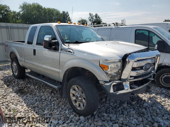 2014 Ford F-250 XL with VIN 1FT7X2B67EEA13796, listed as a Copart auction lot 61712565 with 130,090 mi miles and Salvage title. Bid and sale history available at DreamBid. Image 4.