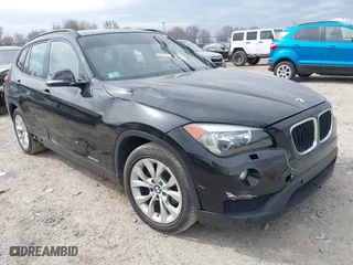 2013 BMW X1 xDrive28i with VIN WBAVL1C58DVR82070, listed as a IAAI auction lot 41849986 with 136,394 mi miles. Bid and sale history available at carsss.com. Image 1.