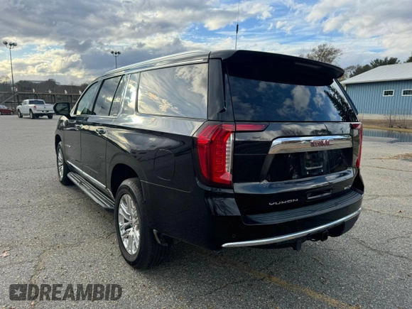 2021 GMC Yukon XL SLT with VIN 1GKS2GKDXMR238116, listed as a Copart auction lot 83266714 with 106,975 mi miles and Clean Title. Bid and sale history available at carsss.com. Image 3.
