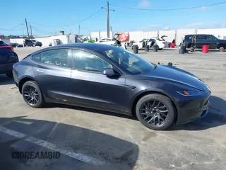 2024 Tesla Model 3 z VIN 5YJ3E1EA2RF867095, wystawiony jako IAAI lot #41550546 z przebiegiem 3 mil mil oraz . Historia ofert i sprzedaży dostępna na DreamBid. Obrazek 13.