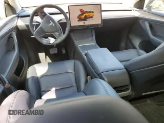 2024 Tesla Model Y z VIN 7SAYGDEDXRF991226, wystawiony jako Copart lot #62090255 z przebiegiem 42 853 mil mil oraz Szkoda całkowita • Salvage title. Historia ofert i sprzedaży dostępna na DreamBid. Obrazek 8.