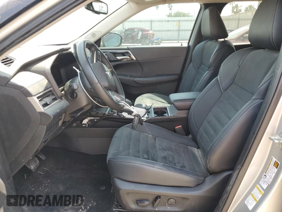 2024 Mitsubishi Outlander SE z VIN JA4J3VA82RZ035364, wystawiony jako Copart lot #51957115 z przebiegiem 18 144 mil mil oraz Szkoda całkowita • Salvage title. Historia ofert i sprzedaży dostępna na DreamBid. Obrazek 7.