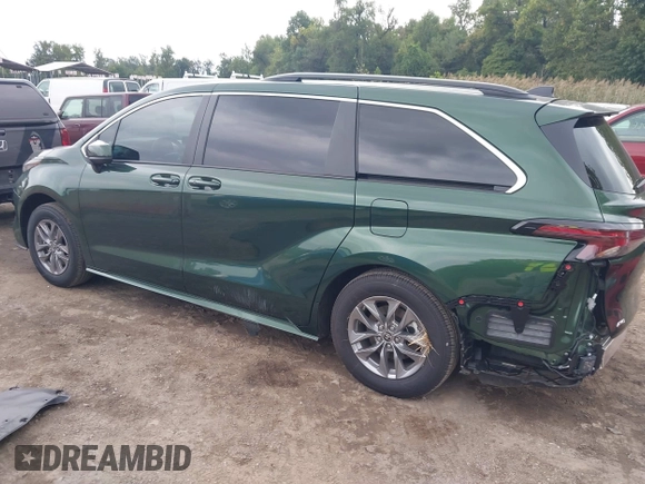 2024 Toyota Sienna LE with VIN 5TDKSKFC1RS129035, listed as a IAAI auction lot 40413615 with 4,834 mi miles. Bid and sale history available at carsss.com. Image 3.