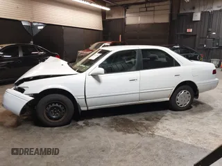1999 Toyota Camry LE z VIN 4T1BG22K1XU888402, wystawiony jako IAAI lot #42483791 z przebiegiem 149 512 mil mil oraz . Historia ofert i sprzedaży dostępna na DreamBid. Obrazek 14.