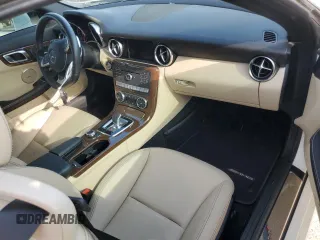 2020 Mercedes-Benz SLC 300 z VIN W1KPK3JA8LF170891, wystawiony jako Copart lot #47234064 z przebiegiem 23 270 mil mil oraz . Historia ofert i sprzedaży dostępna na DreamBid. Obrazek 8.