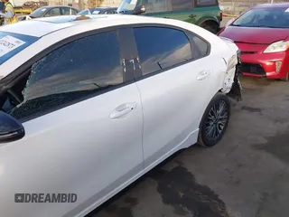2023 Kia Forte GT-Line z VIN 3KPF54AD0PE673666, wystawiony jako IAAI lot #41242873 z przebiegiem 24 075 mil mil oraz . Historia ofert i sprzedaży dostępna na DreamBid. Obrazek 18.