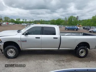 2013 Ram 2500 SLT z VIN 3C6UR5JL9DG571444, wystawiony jako IAAI lot #42210589 z przebiegiem 143 029 mil mil oraz . Historia ofert i sprzedaży dostępna na DreamBid. Obrazek 14.