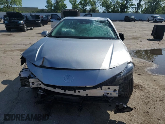 2025 Toyota Camry LE z VIN 4T1DAACK1SU529384, wystawiony jako Copart lot #56388785 z przebiegiem Nie podano mil oraz Czysty tytuł • Clean title. Historia ofert i sprzedaży dostępna na DreamBid. Obrazek 5.
