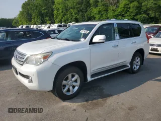 2011 Lexus GX 460 z VIN JTJBM7FX5B5022153, wystawiony jako Copart lot #58756305 z przebiegiem 174 384 mil mil oraz Czysty tytuł • Clean title. Historia ofert i sprzedaży dostępna na DreamBid. Obrazek 1.
