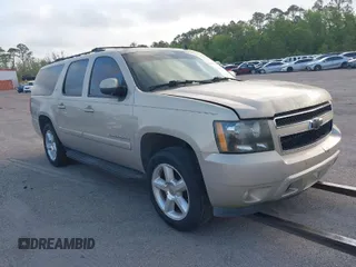 2008 Chevrolet Suburban LT w/3LT with VIN 3GNFC160X8G196297, listed as a IAAI auction lot 41813062 with 218,500 mi miles. Bid and sale history available at carsss.com. Image 1.