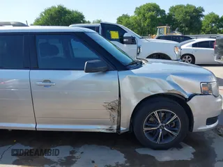 2013 Ford Flex SE z VIN 2FMGK5B88DBD11247, wystawiony jako IAAI lot #41979831 z przebiegiem 102 211 mil mil oraz . Historia ofert i sprzedaży dostępna na DreamBid. Obrazek 6.