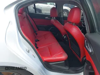 2021 Alfa Romeo Giulia z VIN ZARFAMAN6M7645490, wystawiony jako IAAI lot #42165037 z przebiegiem 57 701 mil mil oraz . Historia ofert i sprzedaży dostępna na DreamBid. Obrazek 8.