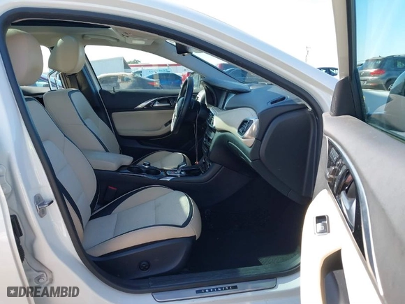 2018 Infiniti QX30 Luxury with VIN SJKCH5CR1JA005035, listed as a IAAI auction lot 41690695 with 79,943 mi miles. Bid and sale history available at carsss.com. Image 5.