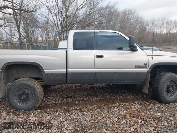 1998 Dodge Ram 2500 with VIN 3B7KF22D1WG102284, listed as a IAAI auction lot 41558563 with 1 mi miles. Bid and sale history available at carsss.com. Image 13.