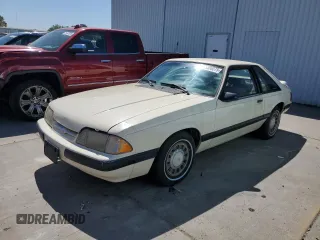 1989 Ford Mustang z VIN 1FABP41A2KF192787, wystawiony jako Copart lot #55306575 z przebiegiem 14 103 mil mil oraz Czysty tytuł • Clean title. Historia ofert i sprzedaży dostępna na DreamBid. Obrazek 1.