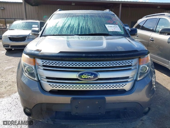 2012 Ford Explorer XLT with VIN 1FMHK8D86CGA19834, listed as a IAAI auction lot 41852029 with 200,061 mi miles. Bid and sale history available at carsss.com. Image 6.