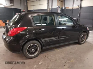 2011 Nissan Versa S z VIN 3N1BC1CPXBL497663, wystawiony jako IAAI lot #42340806 z przebiegiem 305 403 mil mil oraz . Historia ofert i sprzedaży dostępna na DreamBid. Obrazek 6.