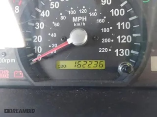2005 Kia Sorento LX with VIN KNDJD733755477137, listed as a IAAI auction lot 41809893 with 162,236 mi miles. Bid and sale history available at carsss.com. Image 7.