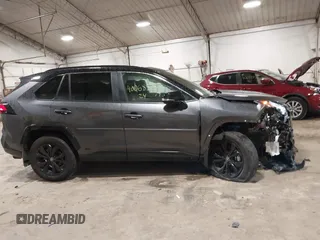 2024 Toyota RAV4 Hybrid XSE z VIN 4T3E6RFV5RU144101, wystawiony jako IAAI lot #40068578 z przebiegiem 4 078 mil mil oraz . Historia ofert i sprzedaży dostępna na DreamBid. Obrazek 13.