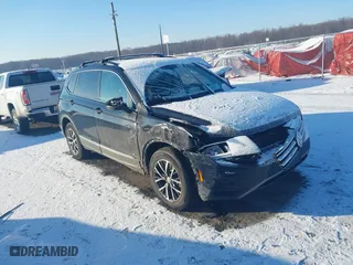 2020 Volkswagen Tiguan SE with VIN 3VV3B7AX7LM091718, listed as a IAAI auction lot 41343880 with 87,347 mi miles. Bid and sale history available at carsss.com. Image 1.