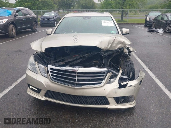 2010 Mercedes-Benz E 350 Luxury z VIN WDDHF8HBXAA082309, wystawiony jako IAAI lot #42333173 z przebiegiem 82 373 mil mil oraz . Historia ofert i sprzedaży dostępna na DreamBid. Obrazek 12.