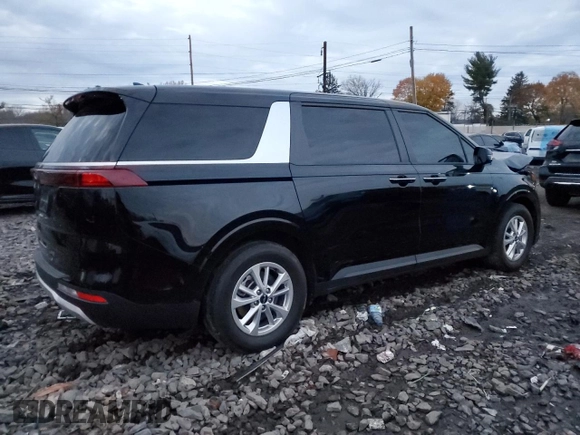 2023 Kia Carnival LX with VIN KNDNB4H32P6290920, listed as a Copart auction lot 82141794 with 28,597 mi miles and Salvage Title. Bid and sale history available at carsss.com. Image 3.