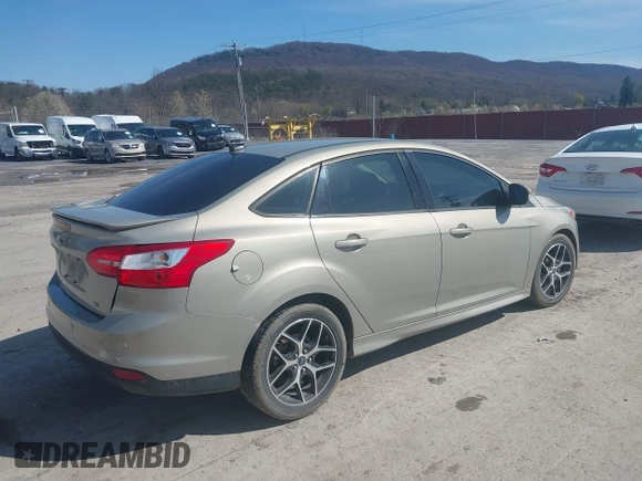 2015 Ford Focus SE with VIN 1FADP3F24FL260387, listed as a IAAI auction lot 41990194 with 80,673 mi miles. Bid and sale history available at carsss.com. Image 4.