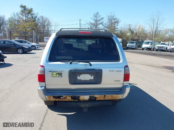 2000 Toyota 4Runner SR5 with VIN JT3HN86R1Y0296588, listed as a IAAI auction lot 42005173 with 177,946 mi miles. Bid and sale history available at carsss.com. Image 6.