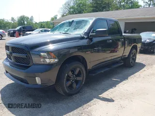 2018 Ram 1500 Express z VIN 1C6RR7FT9JS290131, wystawiony jako IAAI lot #42377820 z przebiegiem 56 442 mil mil oraz . Historia ofert i sprzedaży dostępna na DreamBid. Obrazek 19.