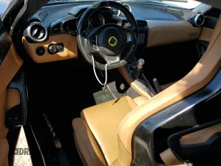 2017 Lotus Evora z VIN SCCLMDVN2HHA10606, wystawiony jako Copart lot #73696794 z przebiegiem 13 424 mil mil oraz Nie do naprawy. Historia ofert i sprzedaży dostępna na DreamBid. Obrazek 8.