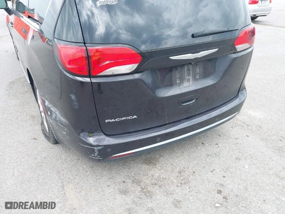 2017 Chrysler Pacifica Touring-L with VIN 2C4RC1BG6HR559293, listed as a IAAI auction lot 39997276 with NaN miles. Bid and sale history available at carsss.com. Image 19.
