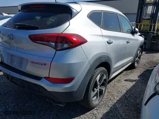 2017 Hyundai Tucson Value with VIN KM8J33A25HU468142, listed as a IAAI auction lot 41382131 with 1 mi miles. Bid and sale history available at carsss.com. Image 4.