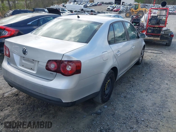 2010 Volkswagen Jetta Sedan Limited with VIN 3VWRZ7AJ2AM130287, listed as a IAAI auction lot 41964394 with 178,061 mi miles. Bid and sale history available at carsss.com. Image 4.