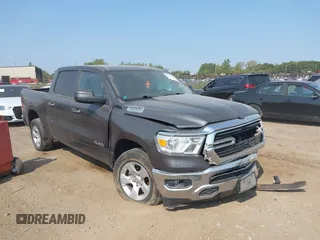 2019 Ram 1500 Big Horn z VIN 1C6RRFFGXKN709911, wystawiony jako IAAI lot #40337177 z przebiegiem 124 338 mil mil oraz . Historia ofert i sprzedaży dostępna na DreamBid. Obrazek 1.
