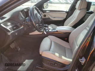 2012 BMW X6 50i z VIN 5UXFG8C59CLZ97450, wystawiony jako Copart lot #55281205 z przebiegiem 188 625 mil mil oraz Czysty tytuł • Clean title. Historia ofert i sprzedaży dostępna na DreamBid. Obrazek 7.