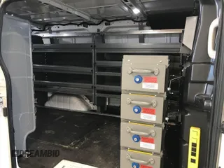 2020 Ford Transit Cargo z VIN 1FTBR2YG9LKA32434, wystawiony jako IAAI lot #42634707 z przebiegiem 66 381 mil mil oraz . Historia ofert i sprzedaży dostępna na DreamBid. Obrazek 13.