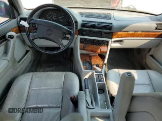 1994 BMW 7 Series z VIN WBAGD4329RDE68127, wystawiony jako Copart lot #70697044 z przebiegiem 179 943 mil mil oraz Czysty tytuł • Clean title. Historia ofert i sprzedaży dostępna na DreamBid. Obrazek 8.