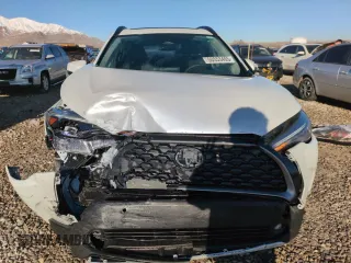 2024 Toyota Corolla Cross XLE with VIN 7MUDAABG4RV112959, listed as a Copart auction lot 50553405 with 4,204 mi miles and Salvage title. Bid and sale history available at DreamBid. Image 5.