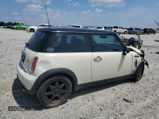 2006 MINI Hardtop с VIN WMWRC33516TK70432, выставлен на аукционе Copart как лот 62157605 с пробегом 139 823 миль миль и Списание • Salvage title. История ставок и продаж доступна на DreamBid. Изображение 3.