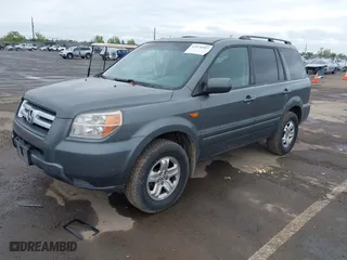 2008 Honda Pilot VP with VIN 5FNYF182X8B038152, listed as a IAAI auction lot 41979387 with 219,127 mi miles. Bid and sale history available at carsss.com. Image 2.
