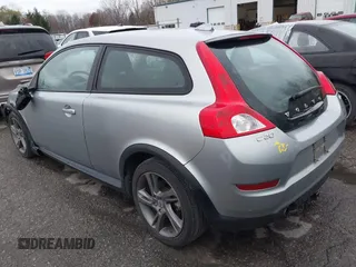 2013 Volvo C30 T5 z VIN YV1672MK7D2305755, wystawiony jako IAAI lot #40835932 z przebiegiem 93 975 mil mil oraz . Historia ofert i sprzedaży dostępna na DreamBid. Obrazek 3.